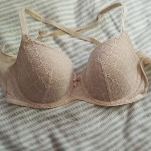 Victoria's Secret Body By Victoria Cream Lace bra